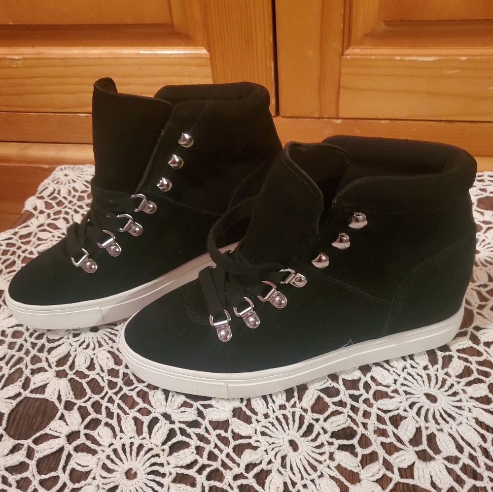 Never worn wedges 6-1/2